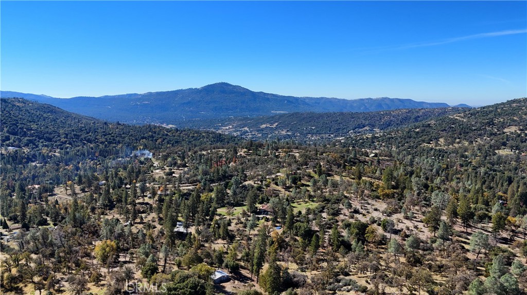 42896 E Country Club Dr, Oakhurst, CA 93644