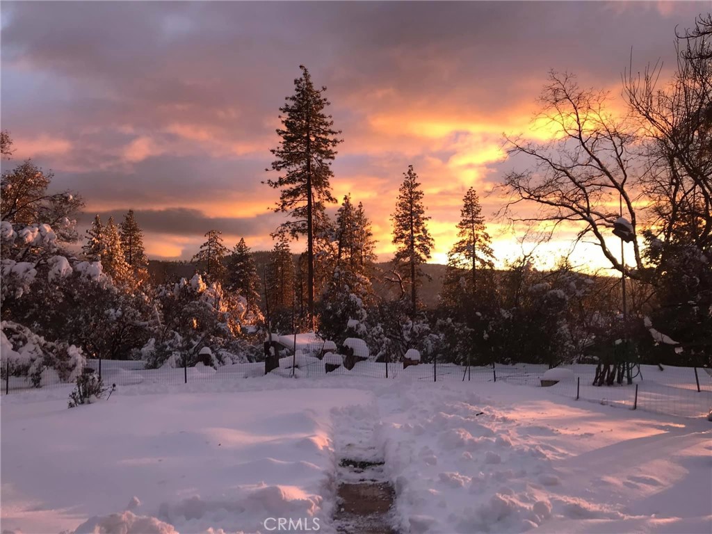 39468 Summit Dr, Oakhurst, CA 93644