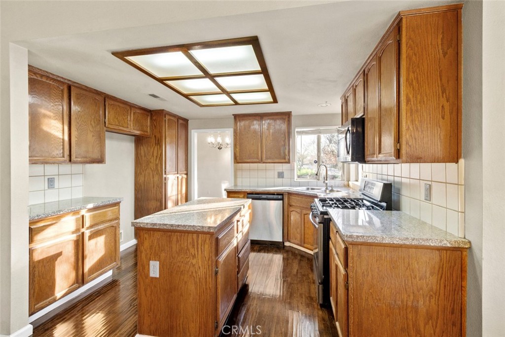 3905 Alessandro Ln, Modesto, CA 95356