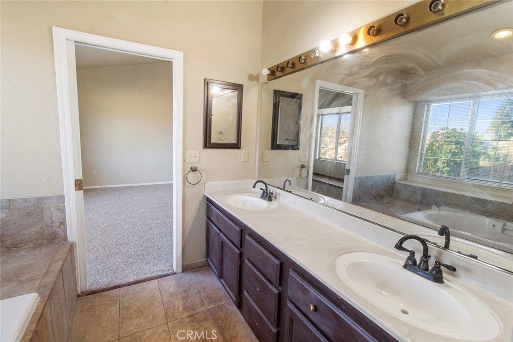 3905 Alessandro Ln, Modesto, CA 95356