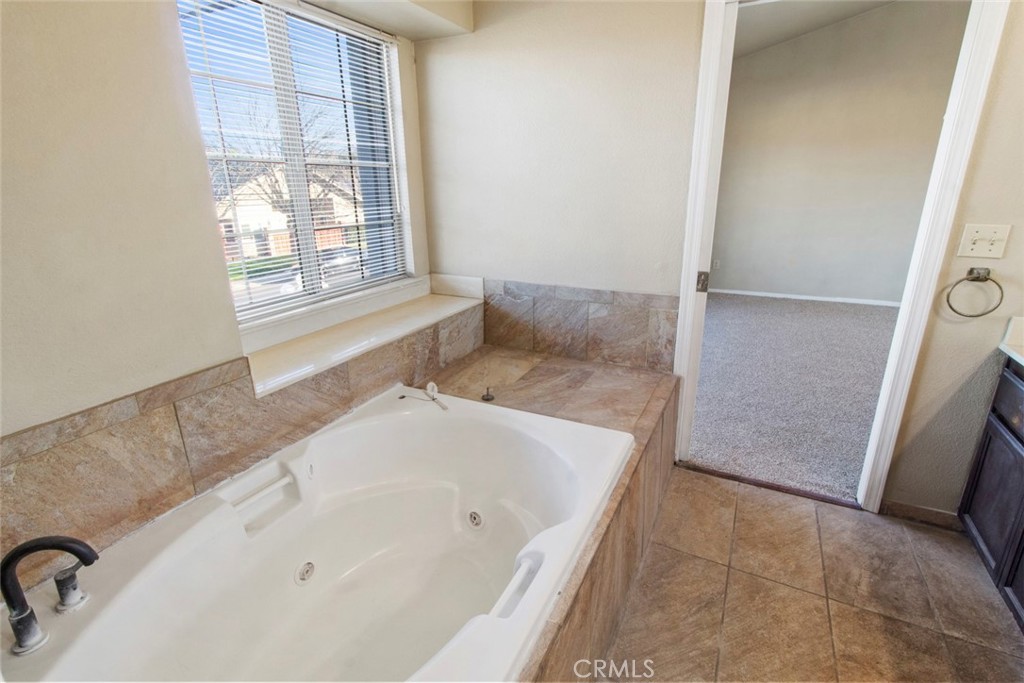 3905 Alessandro Ln, Modesto, CA 95356