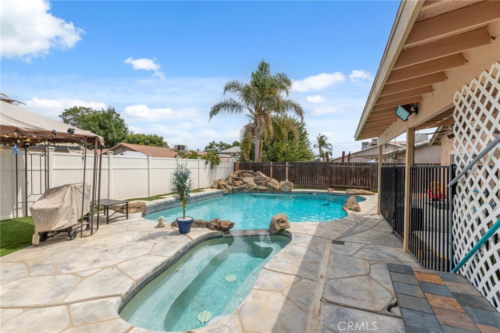 180 Cheney Ln, Coalinga, CA 93210