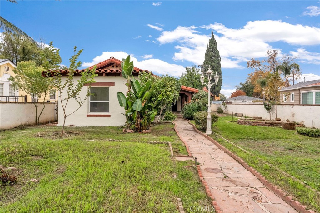 815 W Yosemite, Madera, CA 93637