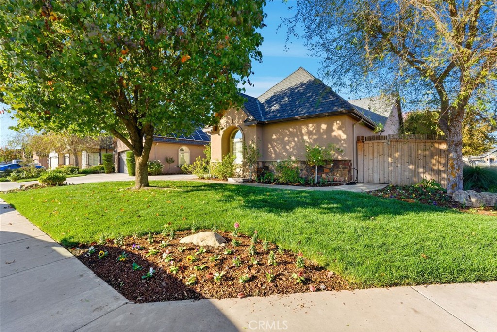 170 W Pioneer Way, Hanford, CA 93230