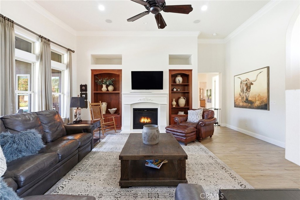 170 W Pioneer Way, Hanford, CA 93230