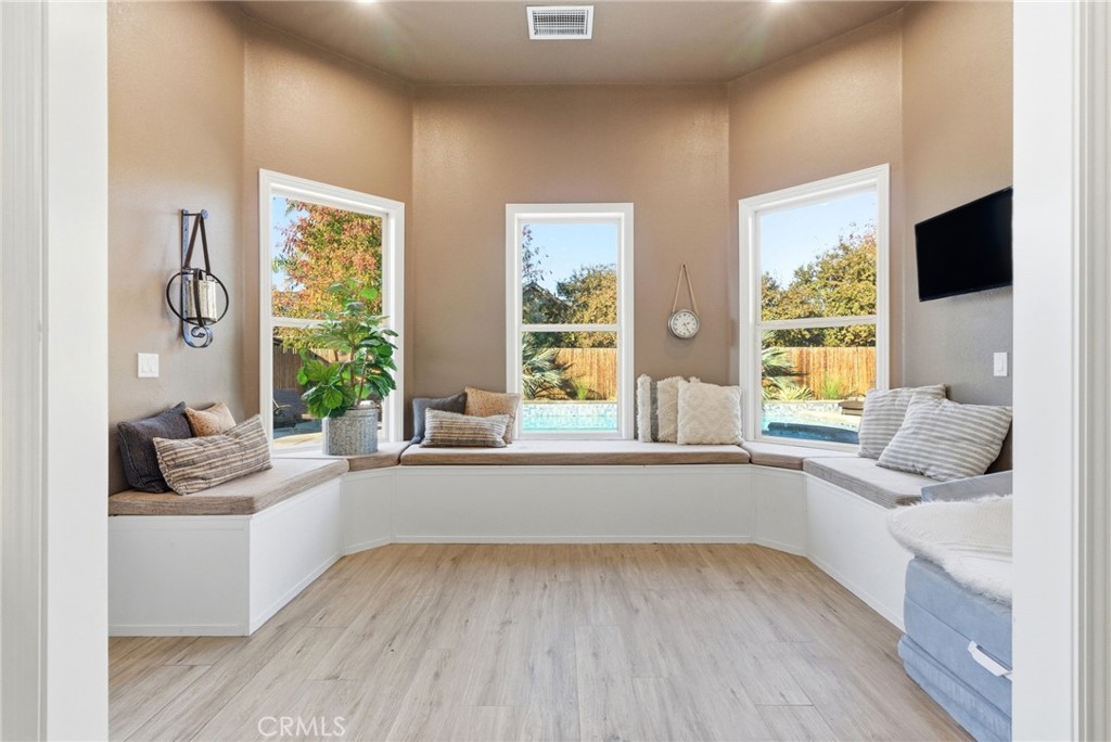 170 W Pioneer Way, Hanford, CA 93230