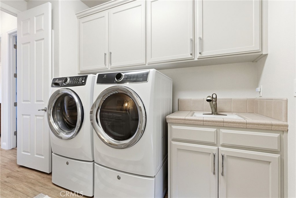 170 W Pioneer Way, Hanford, CA 93230