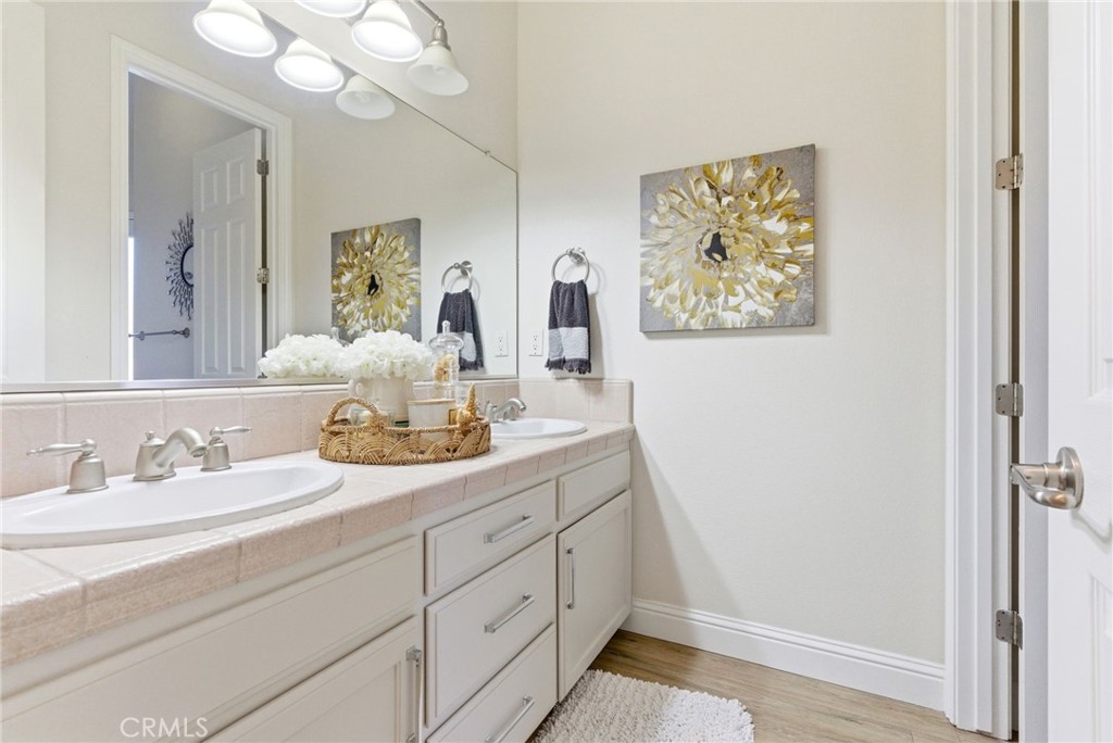 170 W Pioneer Way, Hanford, CA 93230