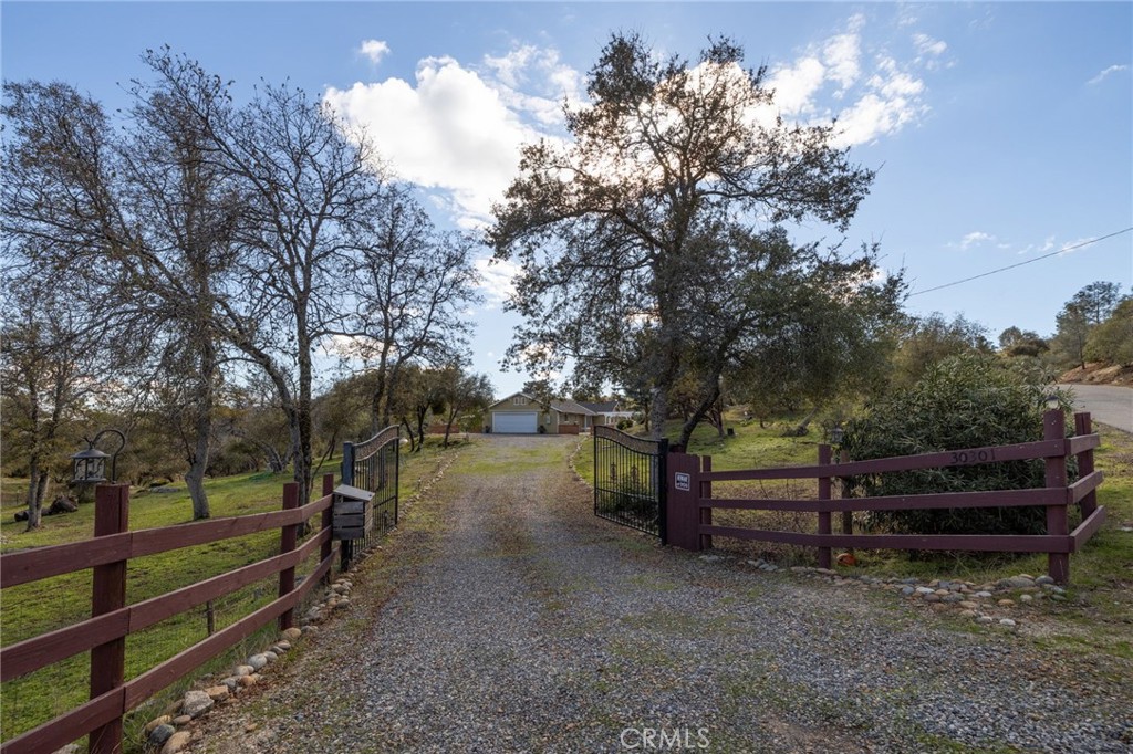 30301 E Longview Ln, Coarsegold, CA 93614