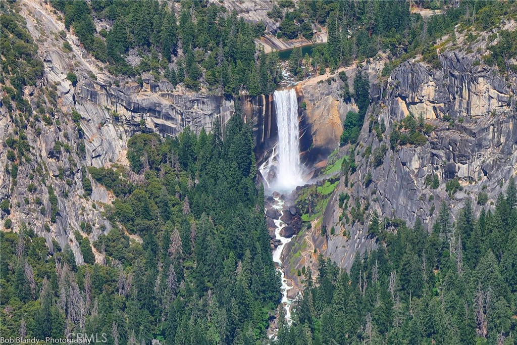 8041 Chilnualna Falls, Wawona, CA 95389