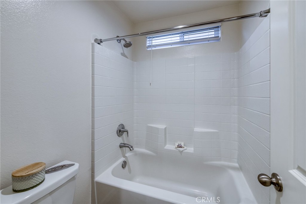 116 S Aria Ave, Madera, CA 93636