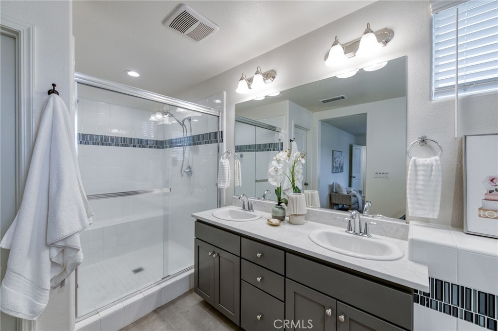 116 S Aria Ave, Madera, CA 93636