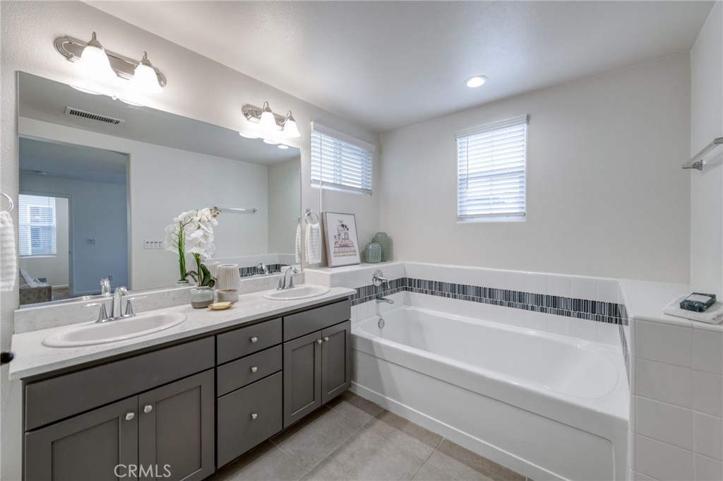 116 S Aria Ave, Madera, CA 93636