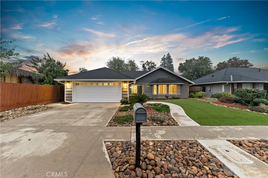 304 E Omaha Ave, Fresno, CA 93720