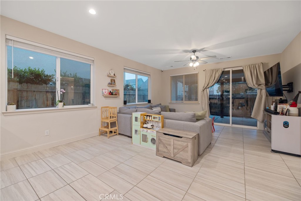 3433 W Milan, Visalia, CA 93277