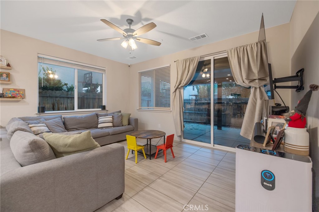 3433 W Milan, Visalia, CA 93277