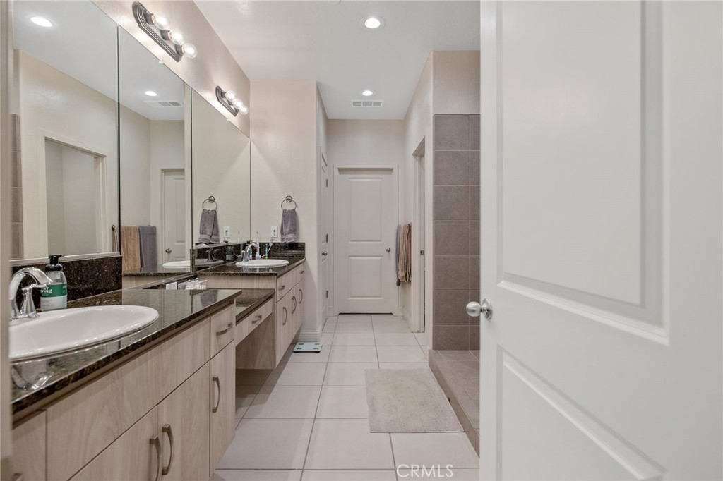 3433 W Milan, Visalia, CA 93277