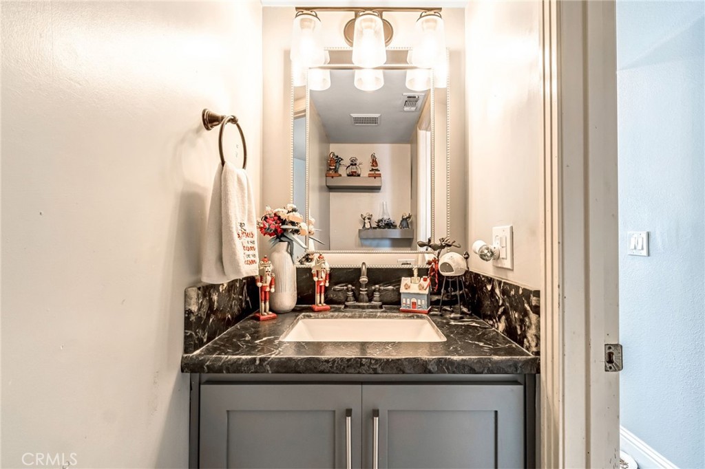 2372 Ironwood, Madera, CA 93637