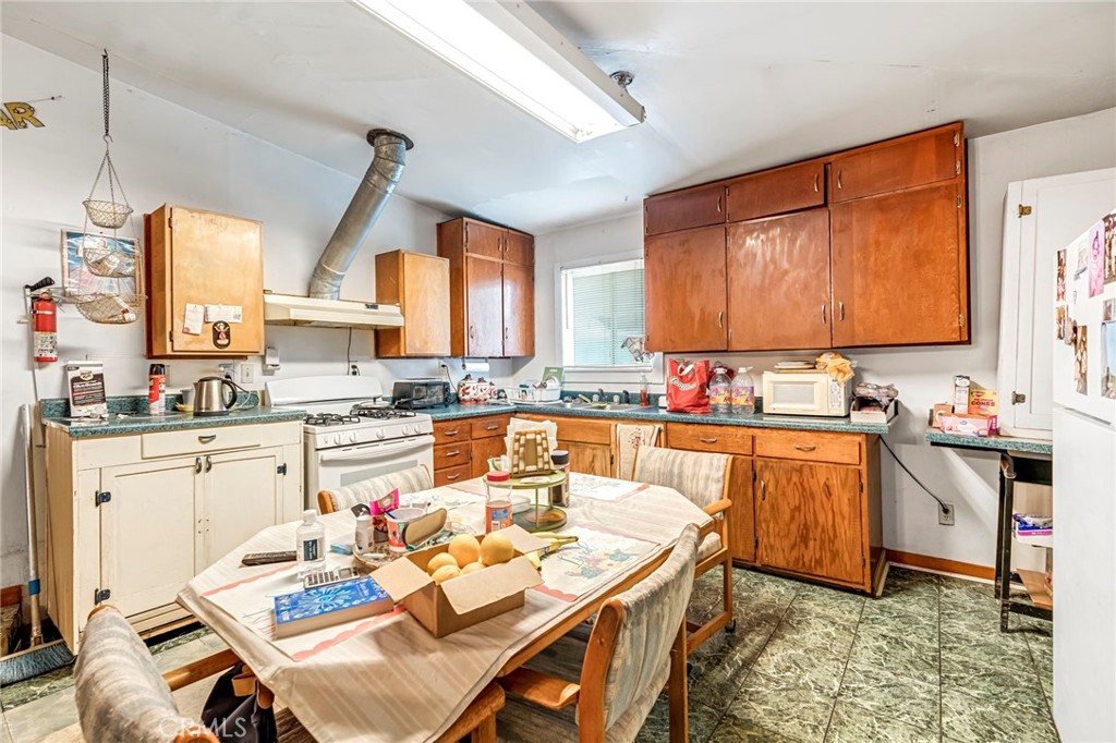 2463 Thompson, Selma, CA 93662