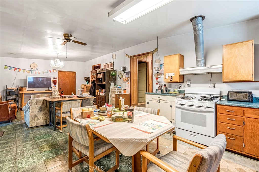 2463 Thompson, Selma, CA 93662