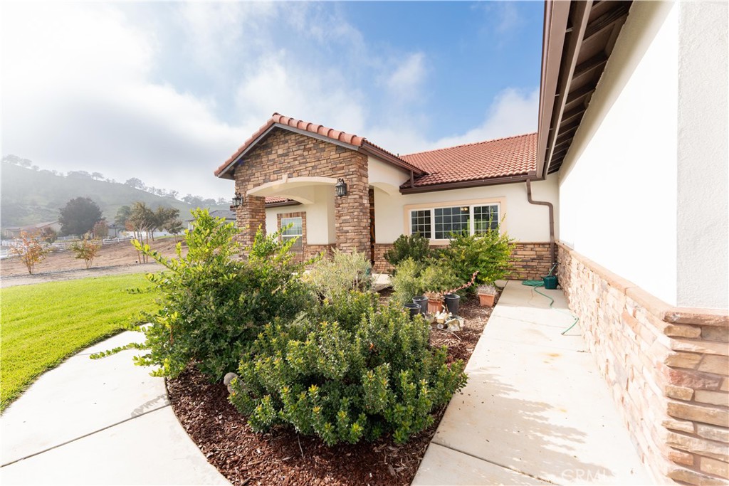 16605 Deer Creek Dr, Springville, CA 93265