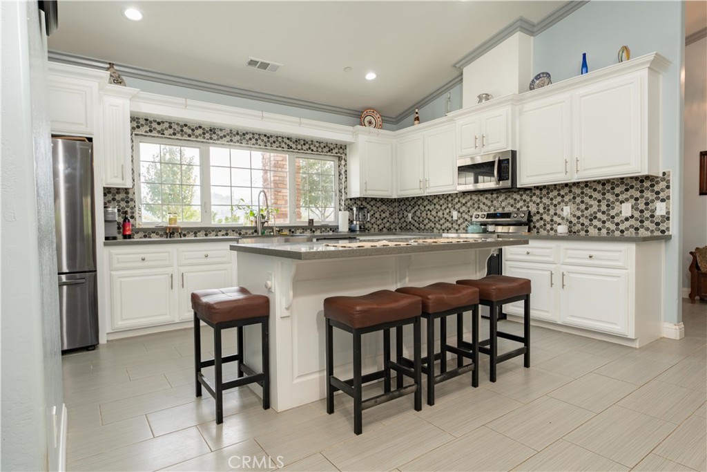 16605 Deer Creek Dr, Springville, CA 93265