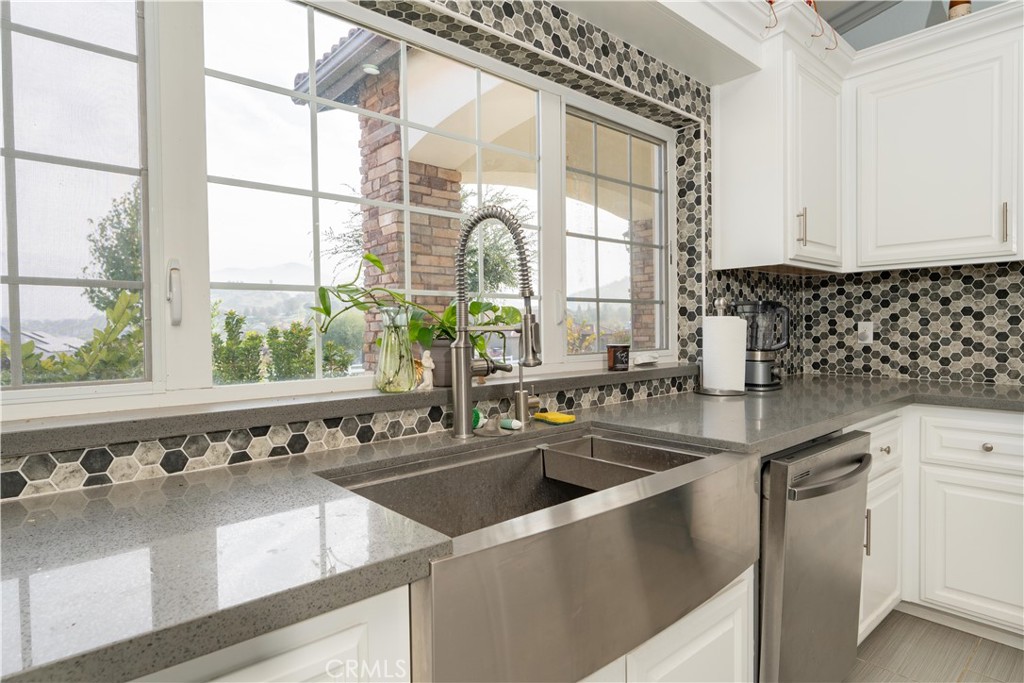 16605 Deer Creek Dr, Springville, CA 93265