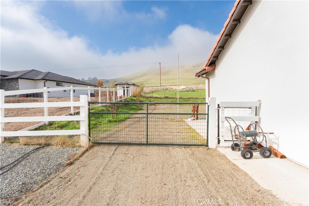 16605 Deer Creek Dr, Springville, CA 93265