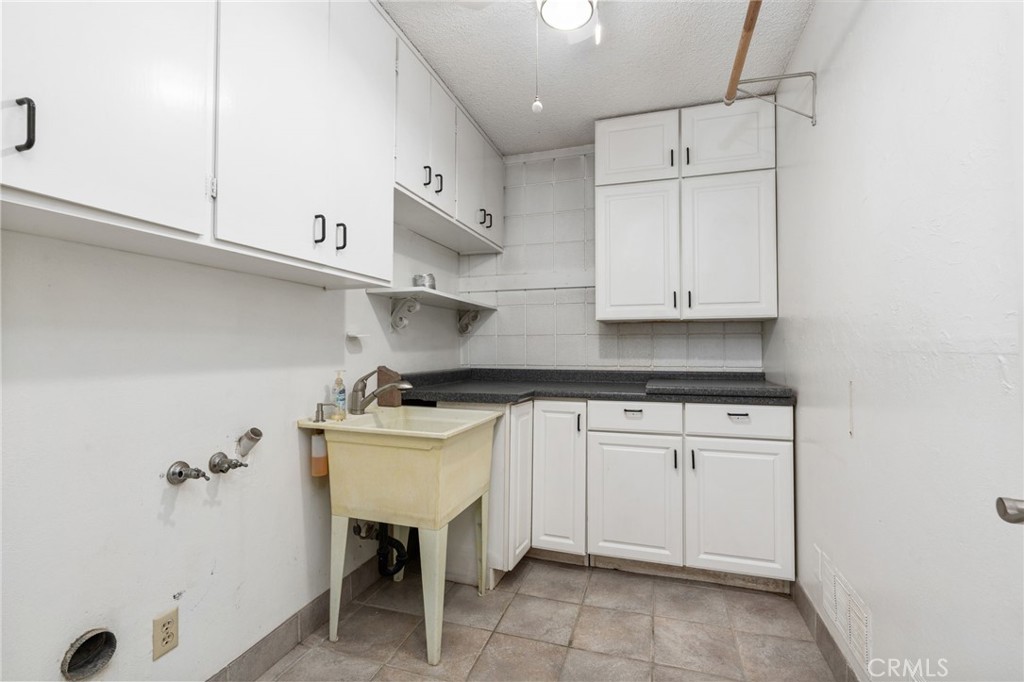 1011 Wyoming Dr, Merced, CA 95340