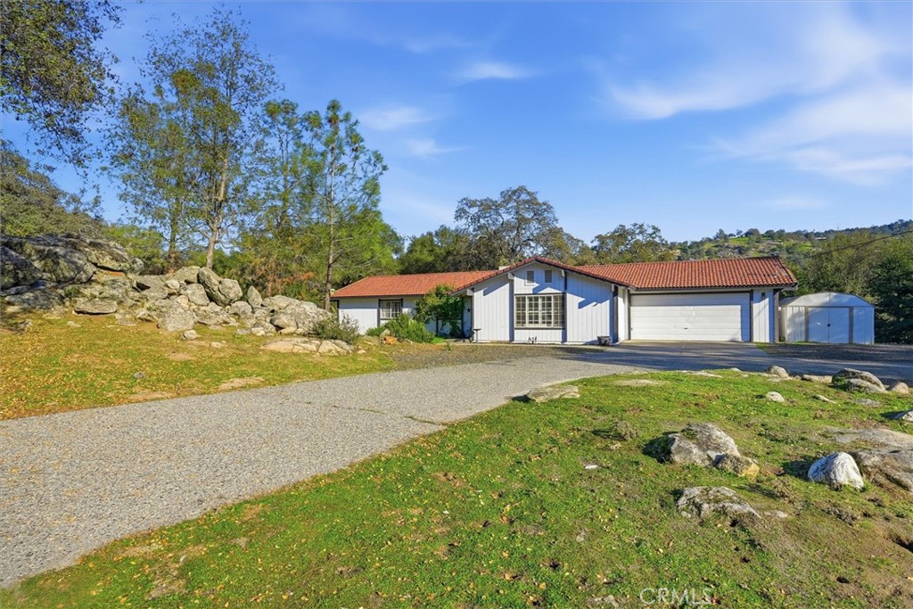 31083 Moccassin Ct, Coarsegold, CA 93614