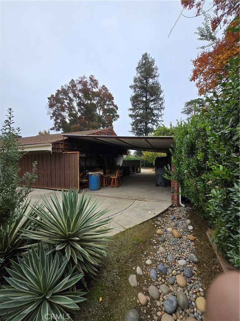 5867 E Club View, Fresno, CA 93727