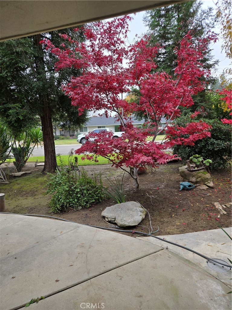 5867 E Club View, Fresno, CA 93727