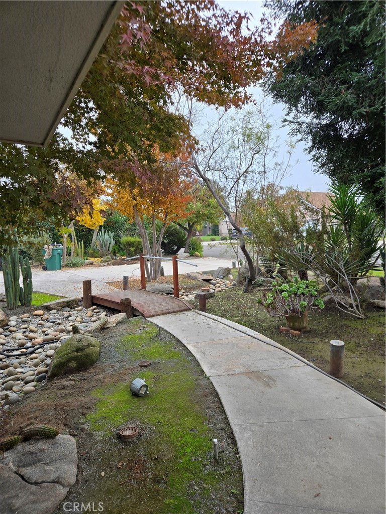 5867 E Club View, Fresno, CA 93727