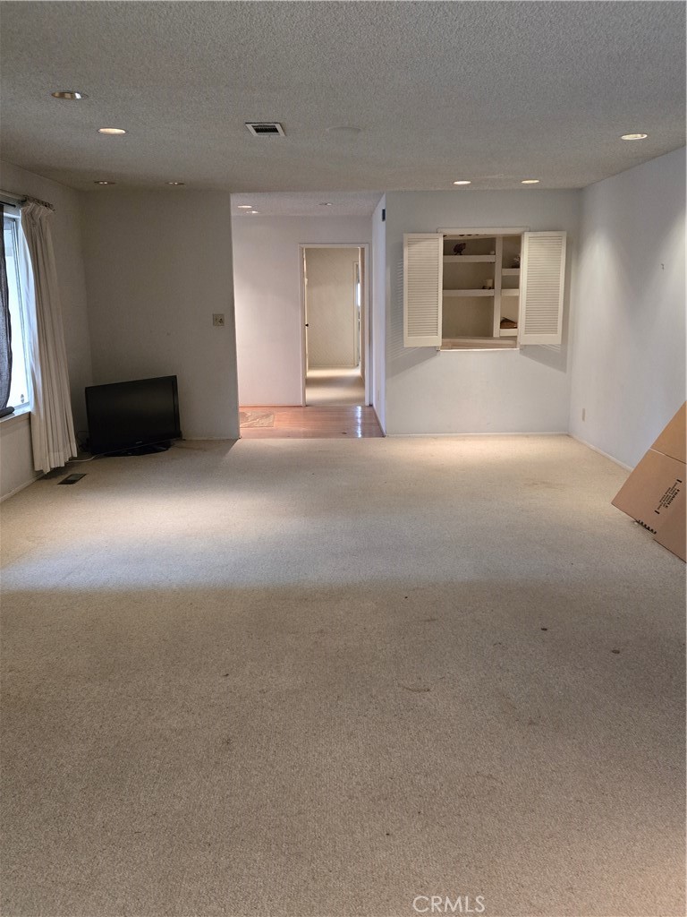 5867 E Club View, Fresno, CA 93727