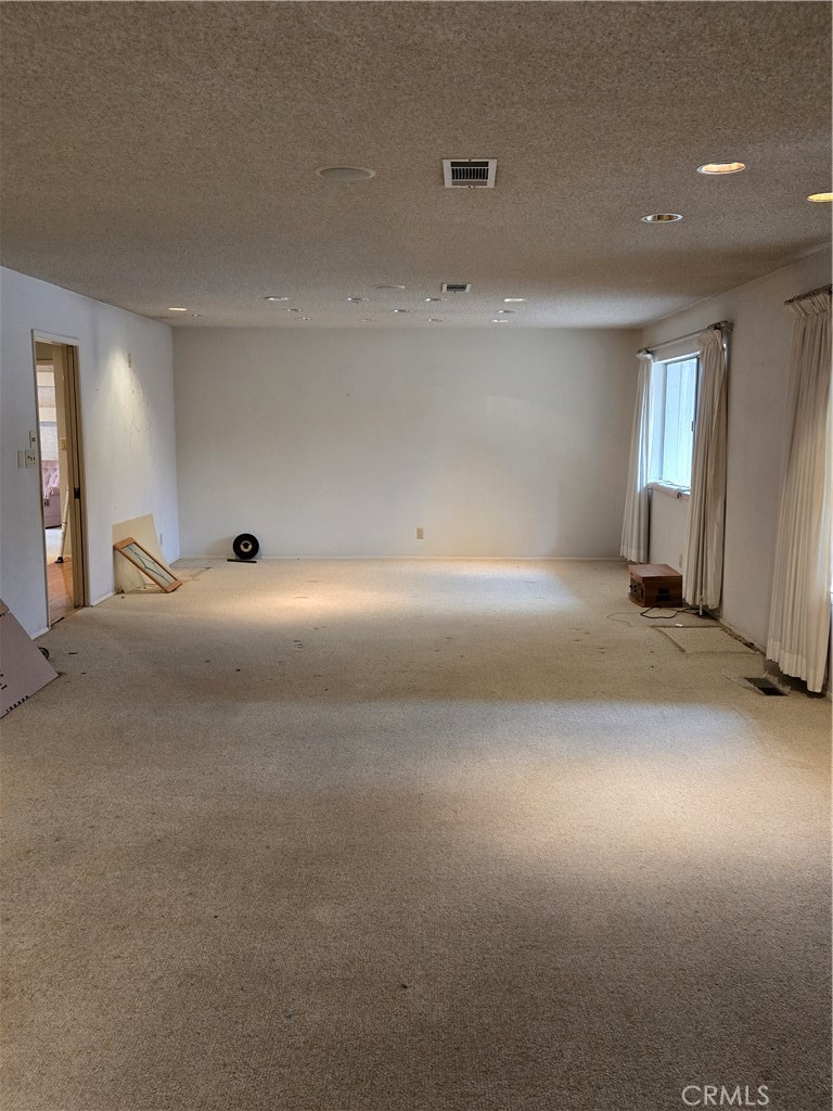 5867 E Club View, Fresno, CA 93727