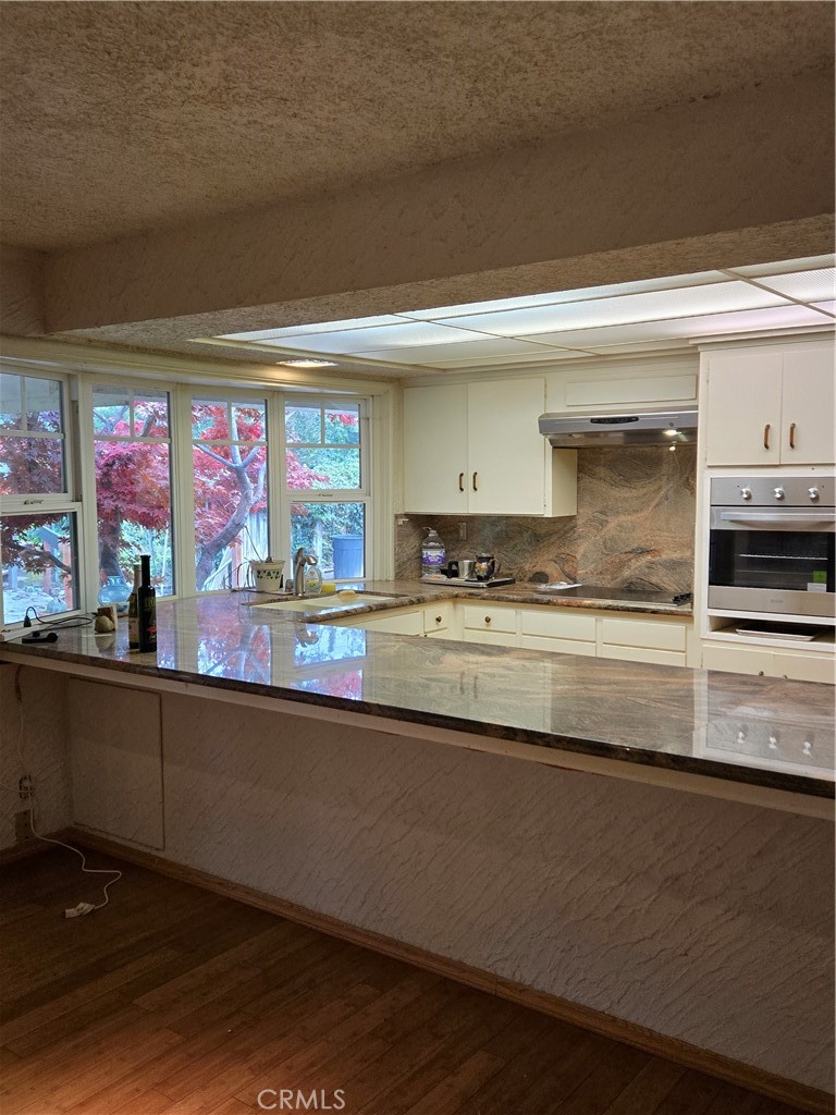 5867 E Club View, Fresno, CA 93727