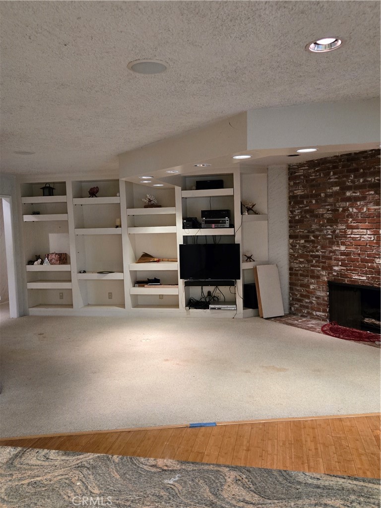 5867 E Club View, Fresno, CA 93727