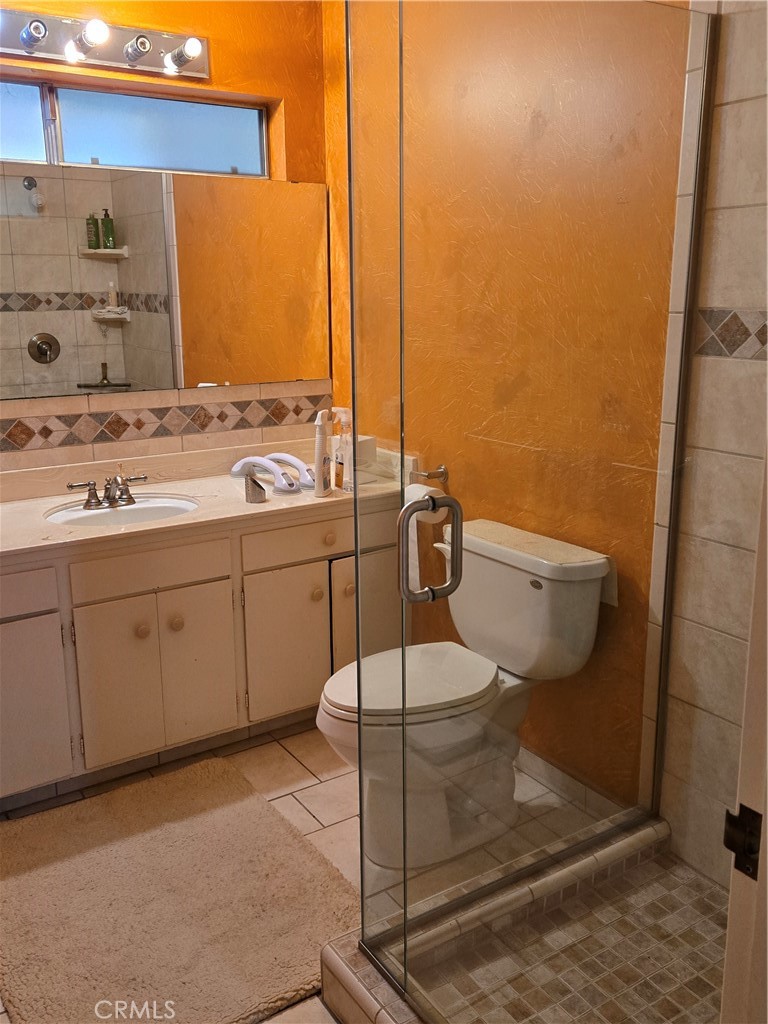 5867 E Club View, Fresno, CA 93727