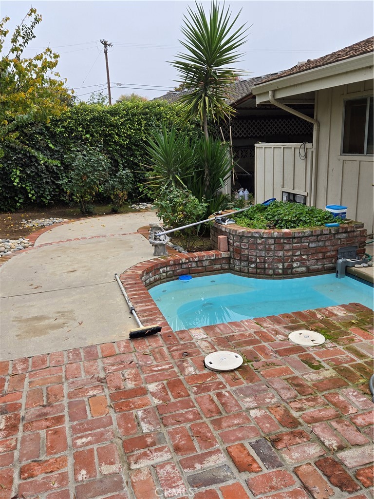 5867 E Club View, Fresno, CA 93727