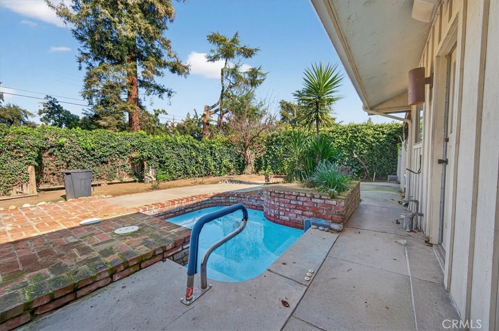 5867 E Club View, Fresno, CA 93727