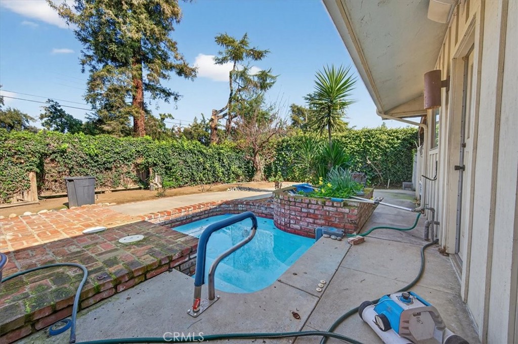 5867 E Club View, Fresno, CA 93727