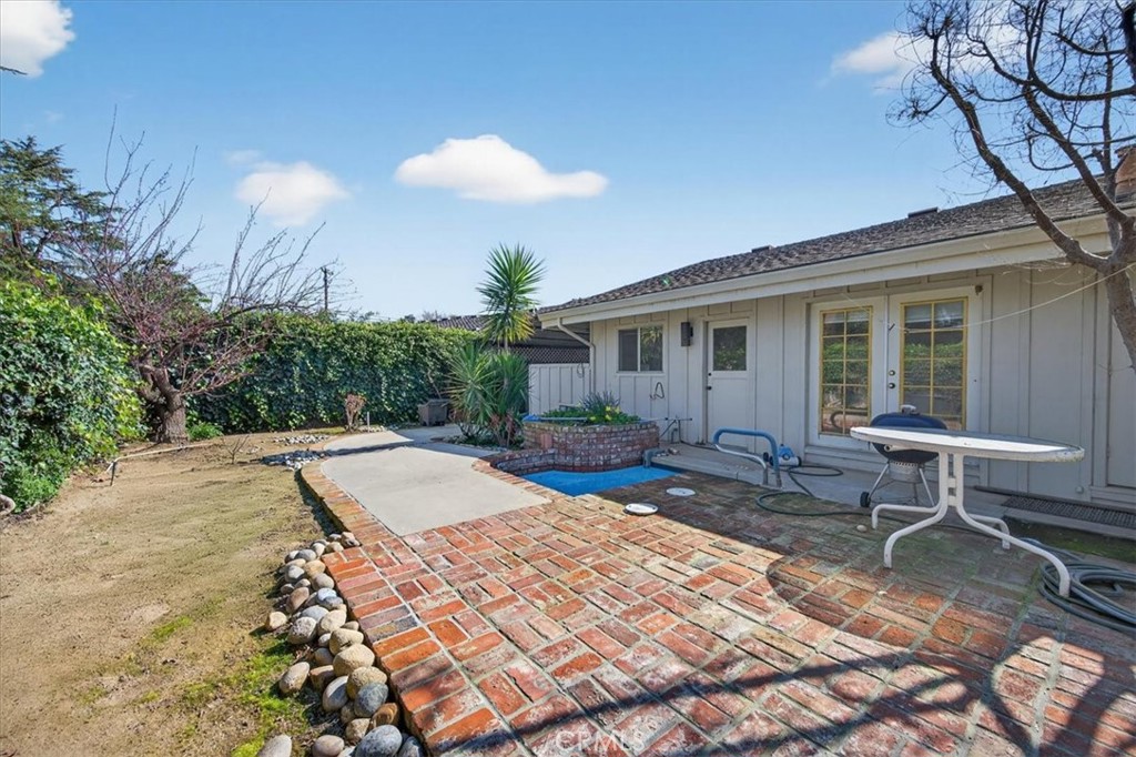 5867 E Club View, Fresno, CA 93727