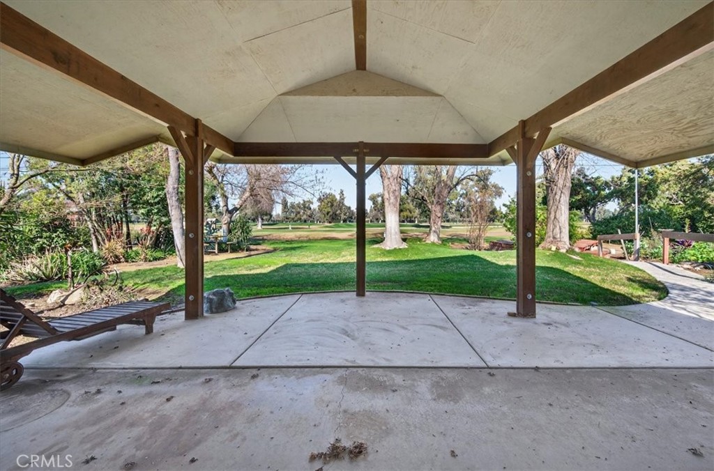 5867 E Club View, Fresno, CA 93727