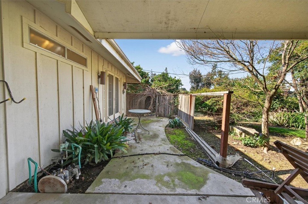 5867 E Club View, Fresno, CA 93727