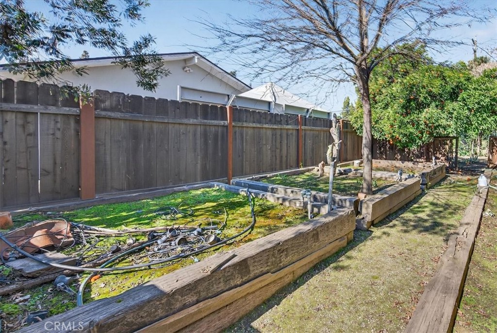 5867 E Club View, Fresno, CA 93727