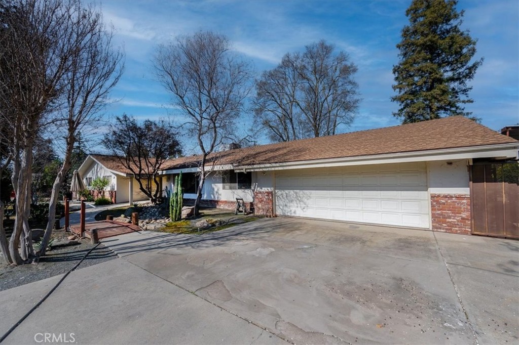 5867 E Club View, Fresno, CA 93727