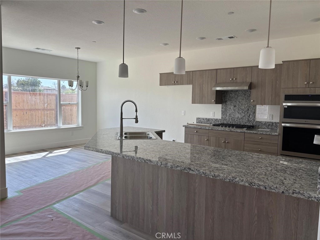 1225 Via Valencia Dr, Madera, CA 93637