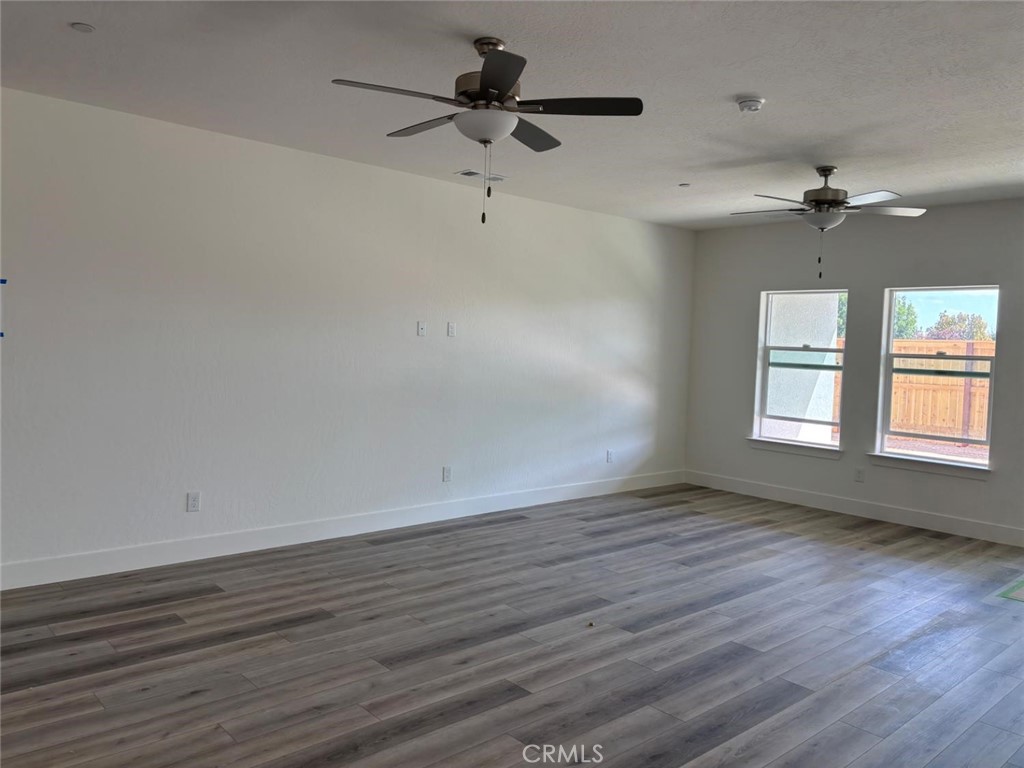 1225 Via Valencia Dr, Madera, CA 93637