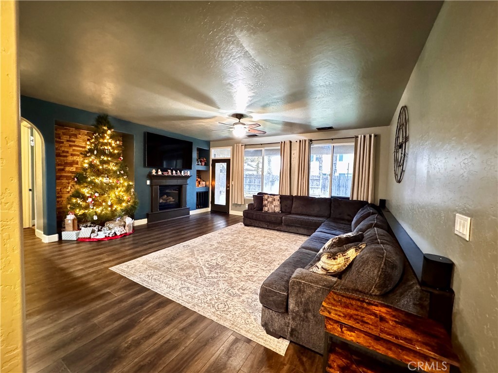 2945 W Vine, Visalia, CA 93291