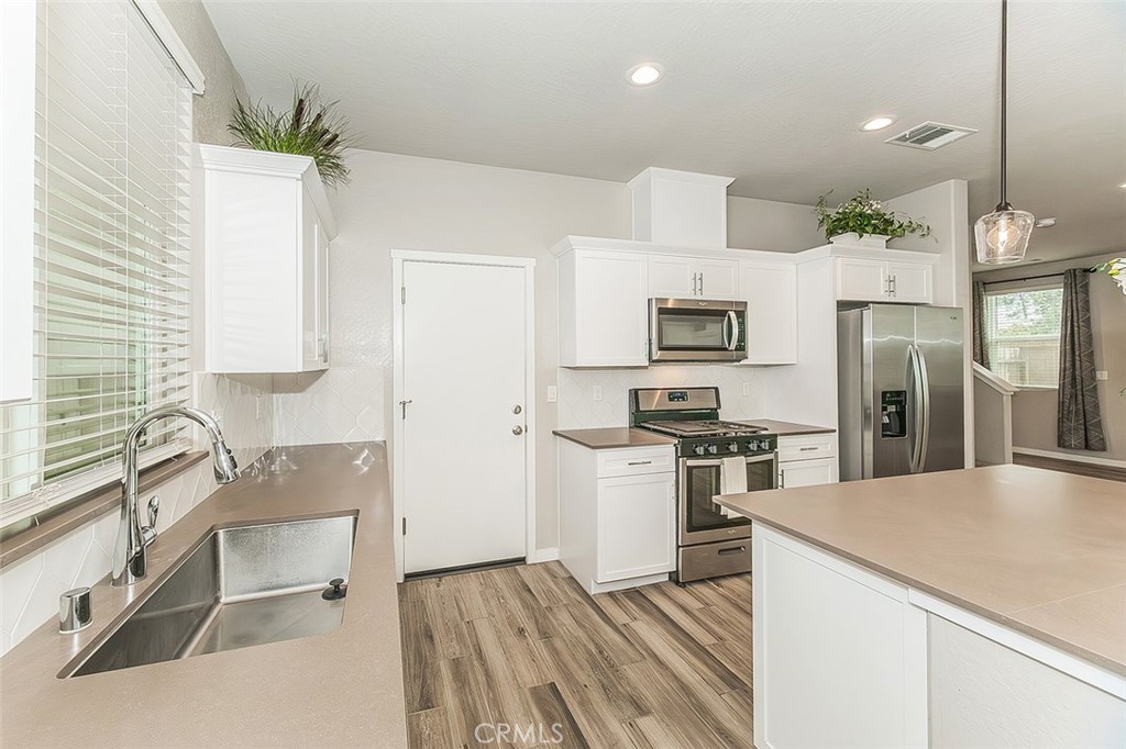 4085 N Sandrini, Fresno, CA 93723